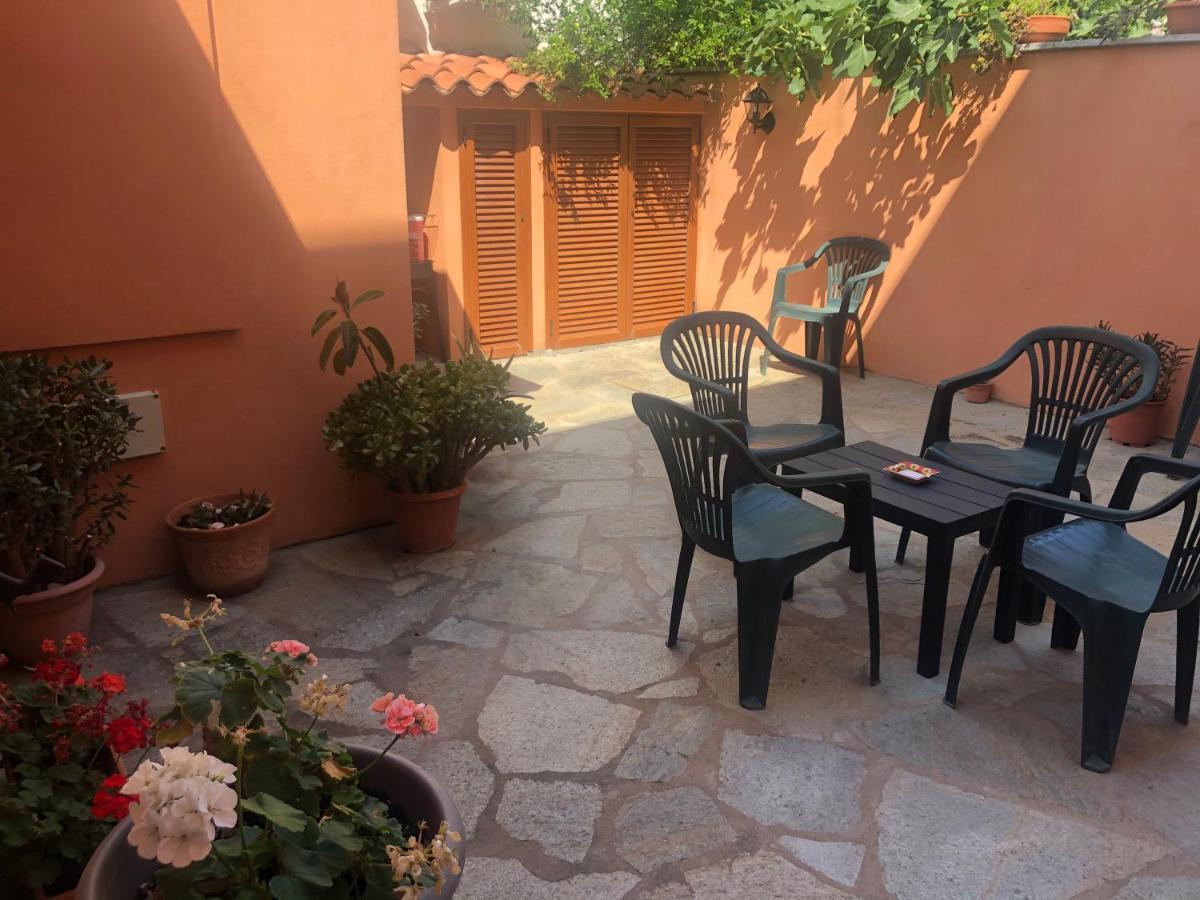Presso La Maison De Gioel Usufruirai Di Un Appartamento Indipendente Dotato Di Uso Cucina E Lavatrice Arredato In Maniera Funzionale Situato In Ottima Posizione Vicino A Supermercati Caffetterie Pasticcerie Bar Pizzerie E Tanti Altri Servizi Ольбія Екстер'єр фото