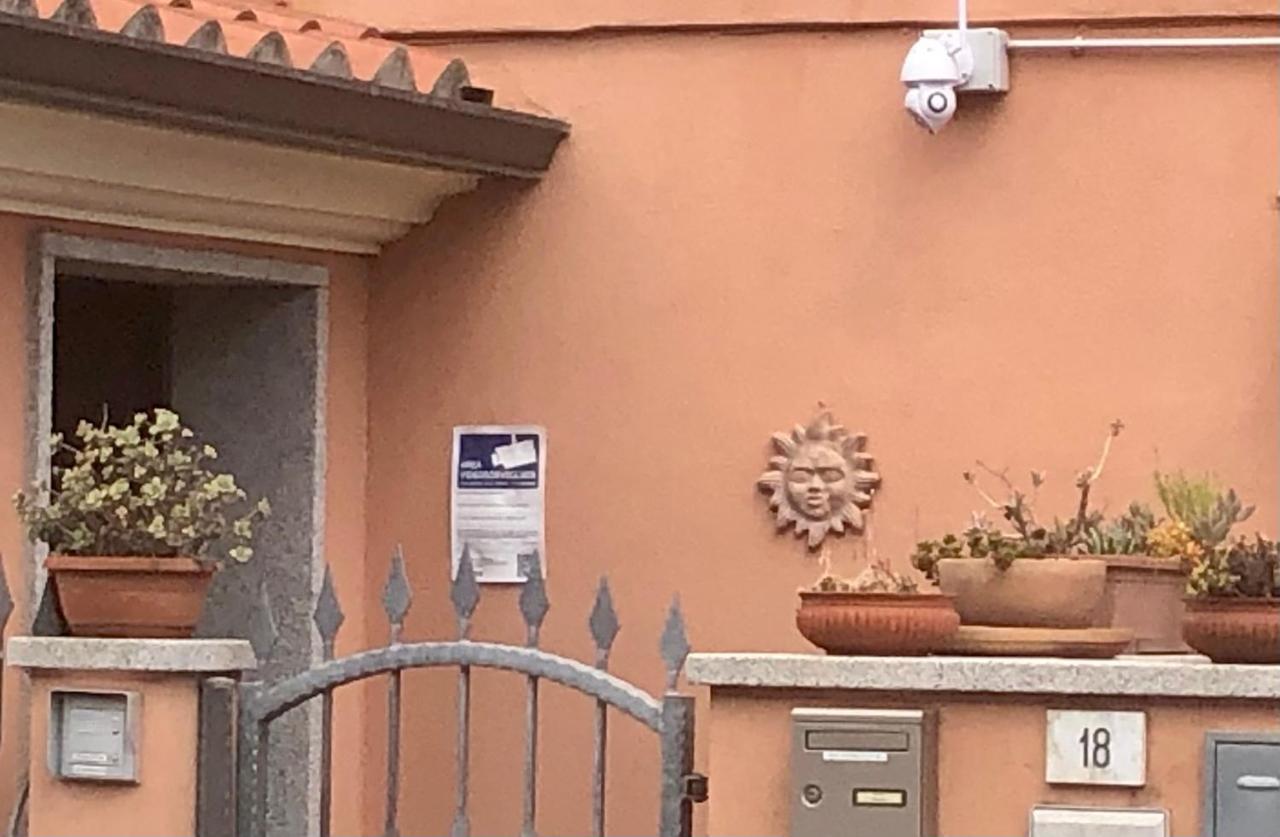 Presso La Maison De Gioel Usufruirai Di Un Appartamento Indipendente Dotato Di Uso Cucina E Lavatrice Arredato In Maniera Funzionale Situato In Ottima Posizione Vicino A Supermercati Caffetterie Pasticcerie Bar Pizzerie E Tanti Altri Servizi Ольбія Екстер'єр фото